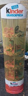 Espositore promozionale Kinder GranSorpresa da terra, vista completa